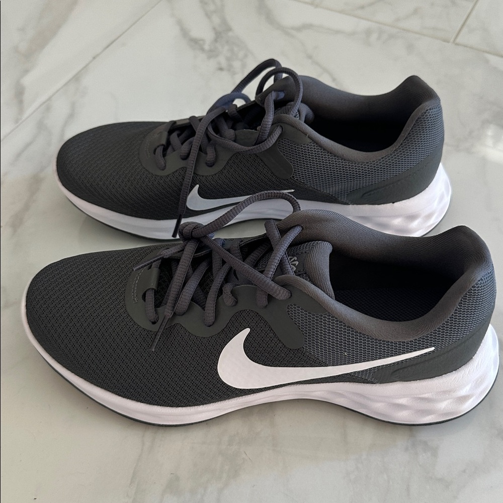 Nike Mens Revolution 6 Next Nature Grey and White Shoes Size 8